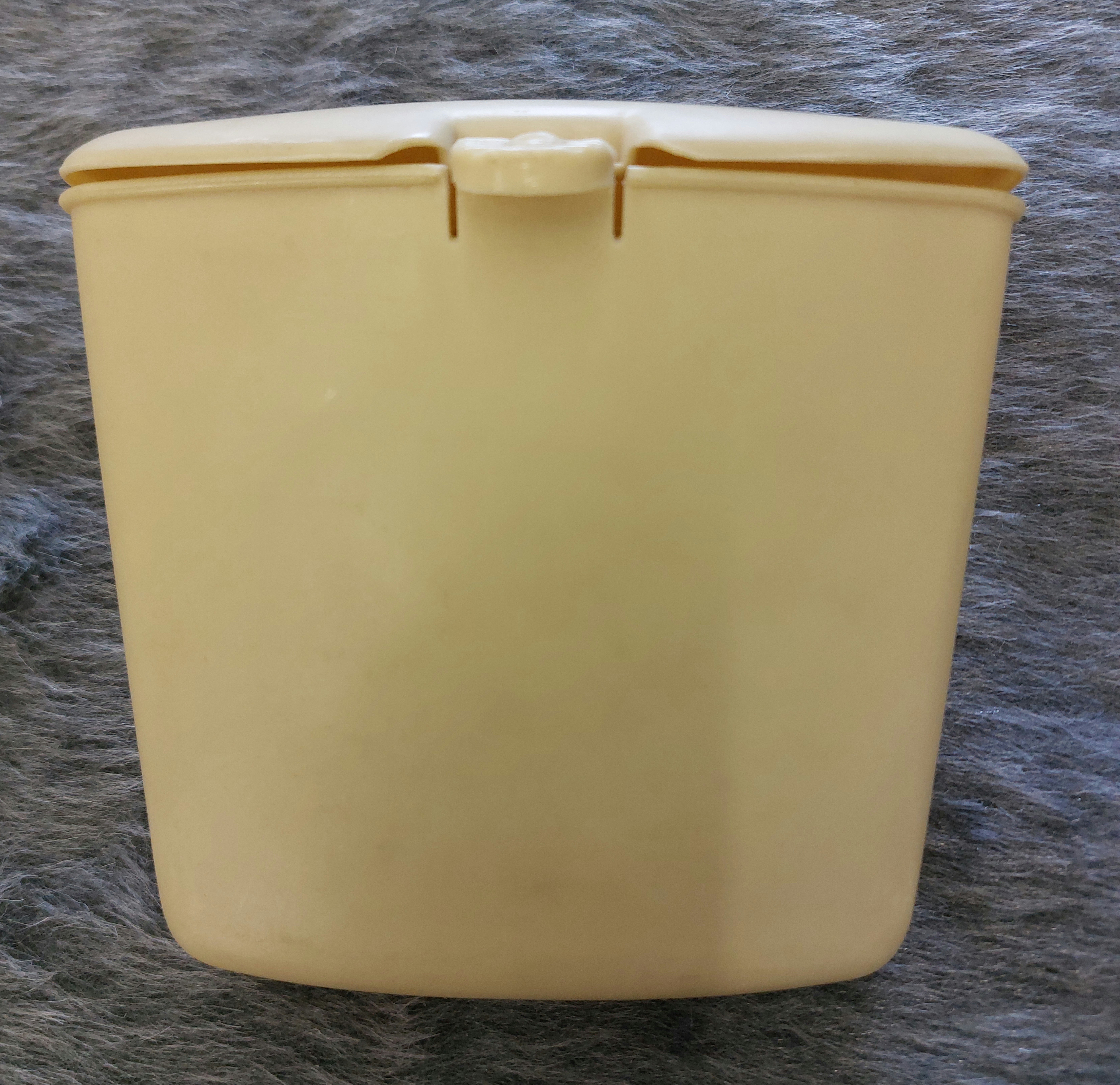 سطل زباله پلاستیکی خودرو