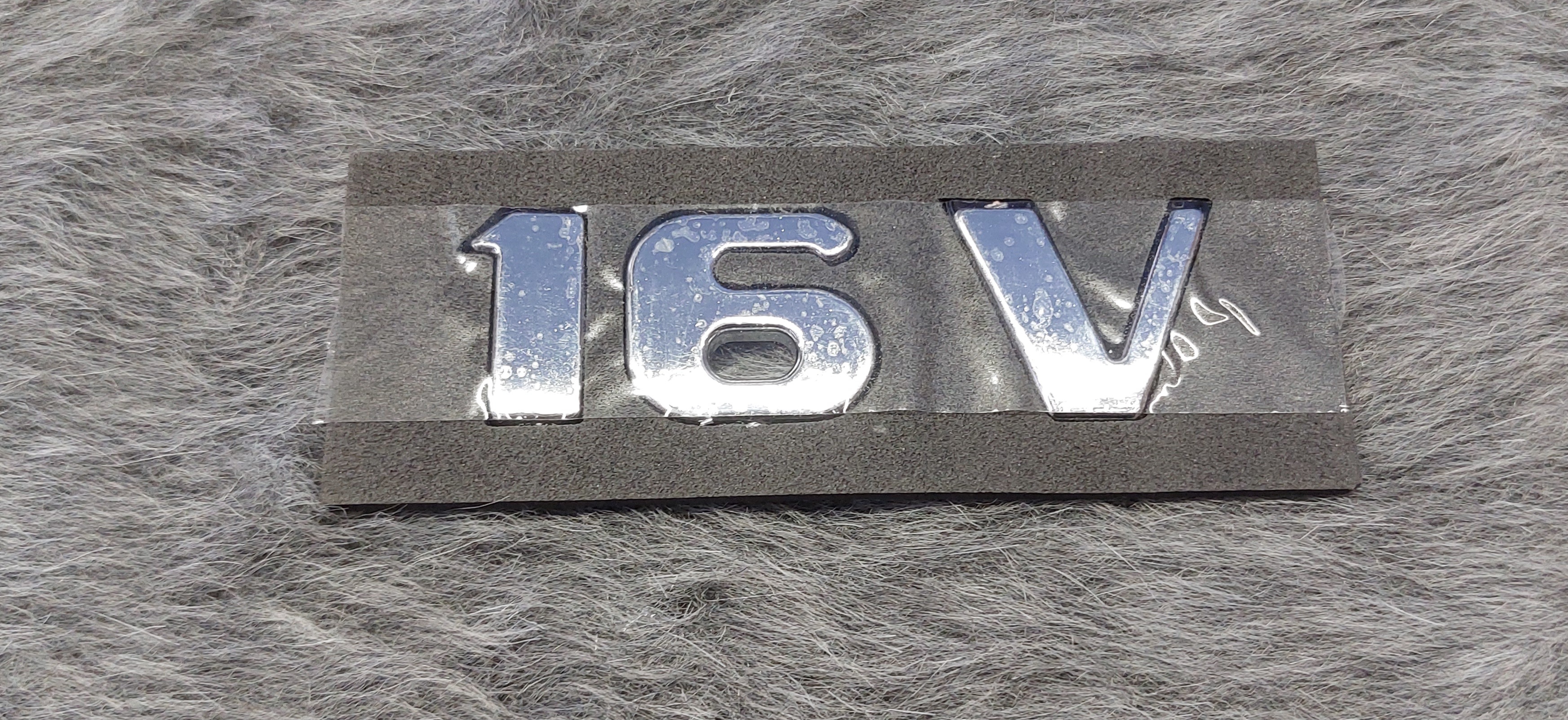 نوشته 16V ( هر عدد )